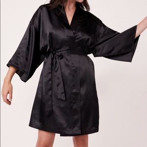LA VIE EN ROSE BLACK SILK ROBE